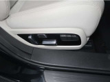 【パワーシート】電動なので、きめ細かい調整ができます!自分自身の運転姿勢に合わせた、適切なドライビングポジションが確保できます♪