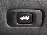 ボタン一つでトランクオープンが可能!車内から操作できる為、非常に便利な装備の一つとなります!