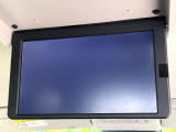 【フリップダウンモニター】大画面モニターで後席でもエンタメをお楽しみいただけます。小さなお子様にも大人気の装備です♪