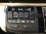 一度お好みの温度に設定すれば、車内の温度を検知し風量や温度を自動で調整してくれるオートエアコンや、スイッチ一つでシートを温めてくれるシートヒーターなど快適装備も充実!