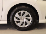 純正のスチールホイール+ホイールキャップ装着車です。