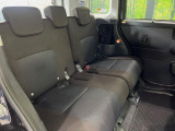 後部座席も気になるようなキズ・汚れやへたり等、大きなダメージはなく、良好な状態です。