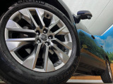 【純正19インチアルミホイール】外観にマッチした純正アルミホイールを装着しております。各種社外アルミホイールや、スタッドレスタイヤも取扱いしております。是非ご相談ください♪