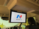 【フリップダウンモニター】大画面モニターで後席でもエンタメをお楽しみいただけます。小さなお子様にも大人気の装備です♪