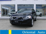 ボルボXC60T5 ブラックサファイヤメタリック・黒本革シート【年式と比較して低走行で綺麗な車両です】