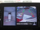 アラウンドビューモニター(車両を上から見たように表示)装着で車庫入れをサポート