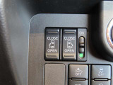 運転席からも操作できる両側パワースライドドア付きです。