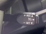 【クルーズコントロール】高速道路もラクラク走行。アクセルを離しても一定速度で走行ができ、長距離運転時の負担を軽減!加速・減速も簡単なスイッチ操作で調整できます。