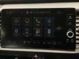 HondaCONNECT対応の便利なナビディスプレー。お持ちのスマートフォンと連携して、ナビやBluetoothでの音楽再生が可能です。デザインはもちろん、操作性も良好です。