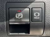 【オートブレーキホールド】信号待ちや渋滞で停車時にブレーキから足を離しても、停止状態を保持してくれます。前進するときはアクセルを踏めば自動で解除されるので安心♪街乗り運転が楽になります♪