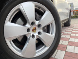 ●純正19インチアルミホイール:輸入車ならではの卓越した走りを支えるホイールと足回りです!日本車の走りに慣れている方にもぜひ体感して頂きたいほど、高いレベルでまとまっています!