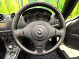 【純正革巻きステアリング】上質な革を使用することで、手にしっかり馴染みとても運転しやすいハンドルです♪