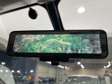 【インテリジェントルームミラー】後席の大きな荷物や同乗者で後方が確認しづらい時でも安心!カメラが撮影した車両後方の映像をルームミラー内に表示。クリアな視界で状況の確認が可能です!