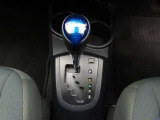 電子制御式無段変速のフロアシフトです。