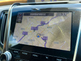 映像の鮮明なフルセグ対応の純正メモリーナビ。目的地まで道案内をしてくれるので安心して出かけられます。