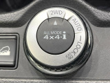 【オールモード4&times;4】2WD/4WDモードを手軽に切り替え可能。燃費重視の2WD、スタック時に役立つLOCK、AUTOモードでは4WDの配分を自動で調整し、路面状況を問わず安定した走りをサポート。