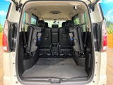 後席を格納すると、これだけの広さが!シーンに合わせたシートアレンジで、大きな荷物も積むことが出来ます♪
