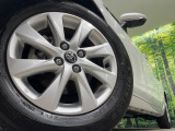 【純正15インチアルミホイール】外観にマッチした純正アルミホイールを装着しております。各種社外アルミホイールや、スタッドレスタイヤも取扱いしております。是非ご相談ください♪