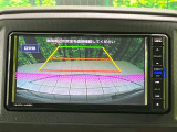 【バックカメラ】駐車時に後方がリアルタイム映像で確認できます。大型商業施設や立体駐車場での駐車時や、夜間のバック時に大活躍!運転スキルに関わらず、今や必須となった装備のひとつです!