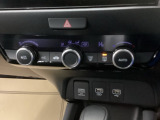 オートエアコンで、毎日のドライブを快適に。温度、風量を自動で調整し、理想的な車内環境を提供します。USBチャージャー搭載。スマートフォンなどの充電にとっても便利です。