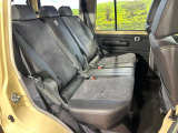 後部座席も気になるようなキズ・汚れやへたり等、大きなダメージはなく、良好な状態です。