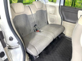 後部座席も気になるようなキズ・汚れやへたり等、大きなダメージはなく、良好な状態です。