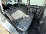後部座席も気になるようなキズ・汚れやへたり等、大きなダメージはなく、良好な状態です。