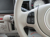 ステアリングには様々なスイッチが付いておりますので運転しながらの操作も楽ちんです♪