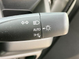 【オートライトシステム】夕方暗くなってきても自動でライトを点けてくれるから運転に集中できますね♪高速道路等トンネルが多い所でも気にせずに走ることができますよ!!