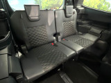 3列目シートはもちろん状態良好☆大人でもゆったりと座って頂けますので、大人数でのお出かけもラクラクです♪ご家族で、気の知れた仲間で、ドライブに行くのが楽しみですね♪