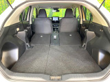 普段のお買い物や通勤、送迎等に十分な荷室スペースを確保しております。セカンドシートを倒すと、大きな荷物の積載も可能です♪