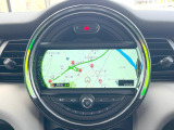 ●MINI純正ナビ:一体感のあるナビは、高級感ある車内を演出してくれます。Bluetooth再生などオーディオ機能も充実しておりますので、運転もより楽しめます♪