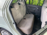 後部座席も気になるようなキズ・汚れやへたり等、大きなダメージはなく、良好な状態です。