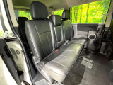 後部座席も気になるようなキズ・汚れやへたり等、大きなダメージはなく、良好な状態です。