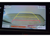 バックモニター付き。 車両後方の映像が画面に表示されるので、車庫入れが苦手な人も安心です。ただし、目視確認もお忘れなくお願いいたします。