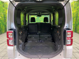 普段のお買い物や通勤、送迎等に十分な荷室スペースを確保しております。セカンドシートを倒すと、大きな荷物の積載も可能です♪