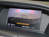 バックカメラが装備されており、後方の安全確認はもちろんのこと狭い場所での駐車や雨の日・夜間など視界の悪いコンディションでのストレスの軽減にもなります!