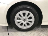純正15インチアルミホイール装備。