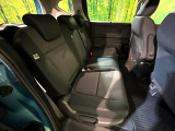 後部座席も気になるようなキズ・汚れやへたり等、大きなダメージはなく、良好な状態です。