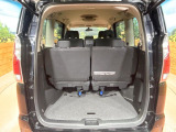 普段のお買い物や通勤、送迎等に十分な荷室スペースを確保しております。セカンドシートを倒すと、大きな荷物の積載も可能です♪