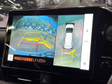 【パノラミックビューモニター】専用のカメラにより、上から見下ろしたような視点で360度クルマの周囲を確認することができます☆死角部分も確認しやすく、狭い場所での切り返しや駐車もスムーズに行えます。