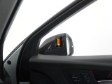 スポーティなデザインのドアミラー。死角の低減にも貢献しています。サイドアシストのモニターランプ付帯。