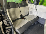 後部座席も気になるようなキズ・汚れやへたり等、大きなダメージはなく、良好な状態です。