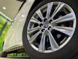 【純正18インチアルミホイール】外観にマッチした純正アルミホイールを装着しております。各種社外アルミホイールや、スタッドレスタイヤも取扱いしております。是非ご相談ください♪