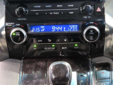 左右独立温度コントロールフルオートエアコンです。運転席、助手席それぞれで独立して温度設定ができます。冷え性の方が乗っても安心ですね♪