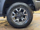 【純正15インチアルミホイール】外観にマッチした純正アルミホイールを装着しております。各種社外アルミホイールや、スタッドレスタイヤも取扱いしております。是非ご相談ください♪