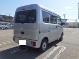 スズキのエンブレム、積載シール、エブリイのシールを取り付けて、ご納車いたします。