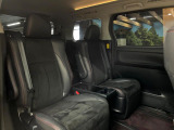 後部座席も気になるようなキズ・汚れやへたり等、大きなダメージはなく、良好な状態です。
