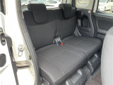 【セカンドシート】2列目もゆったりドライブを楽しめます。掲載箇所以外にご希望の写真がございましたらお気軽にお問い合わせ下さい。フロアマットは汚れが気になる場合は新品のご注文も承ります。