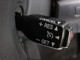 【オートクルーズコントロール】搭載。アクセル操作なしでも車が自動でスピードを保ってくれる機能です長距離の高速は楽々です。
